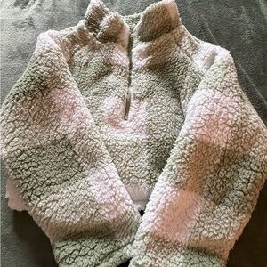 Spring clean out!!! BuffBunny Women's Sherpa Pullover - Cream & Light Green